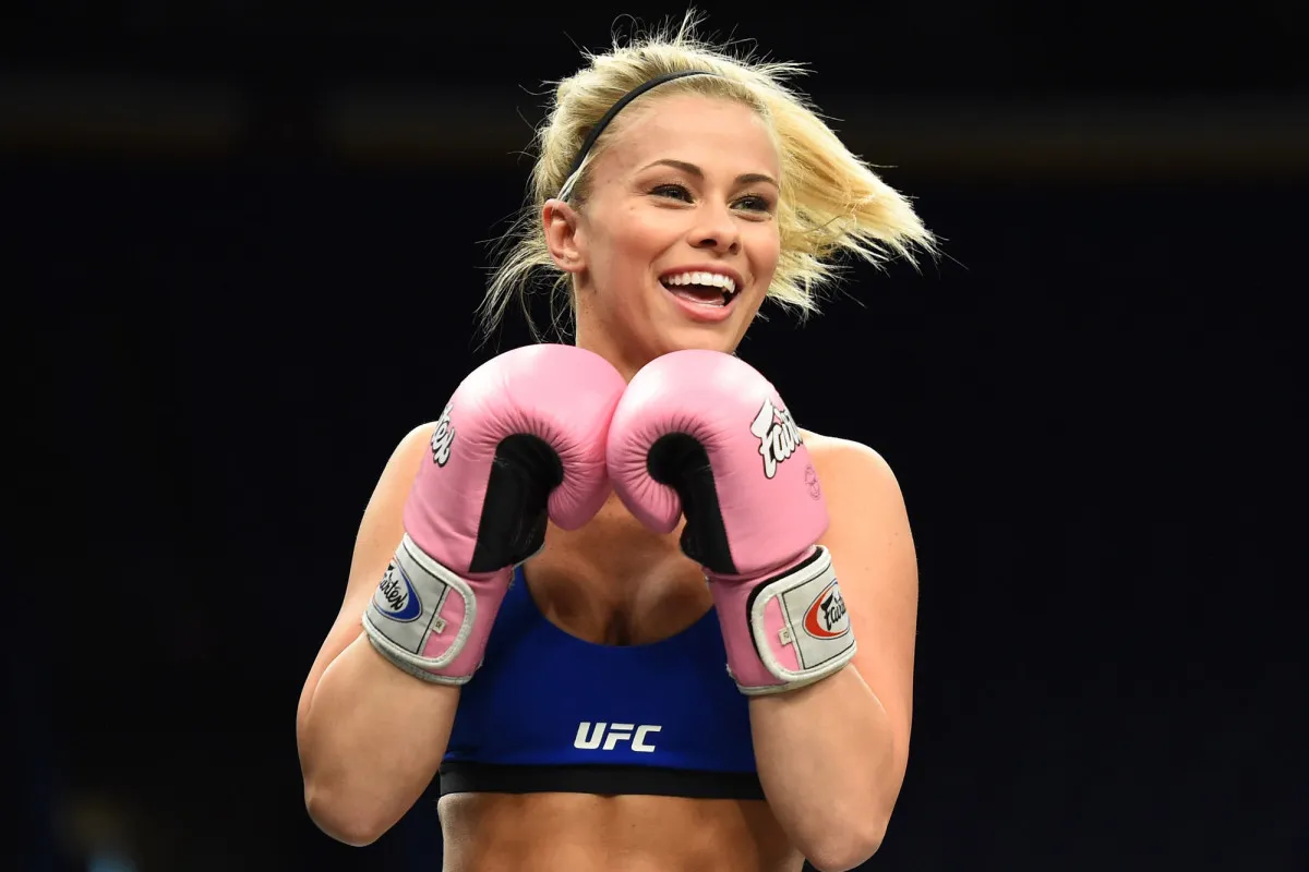 Девушка-боец UFC рассказала, зачем регулярно выкладывает обнаженные фото
