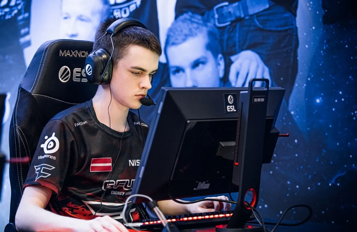 Heroic — FaZe Clan 24.11.2021 Прогноз и ставки на матч