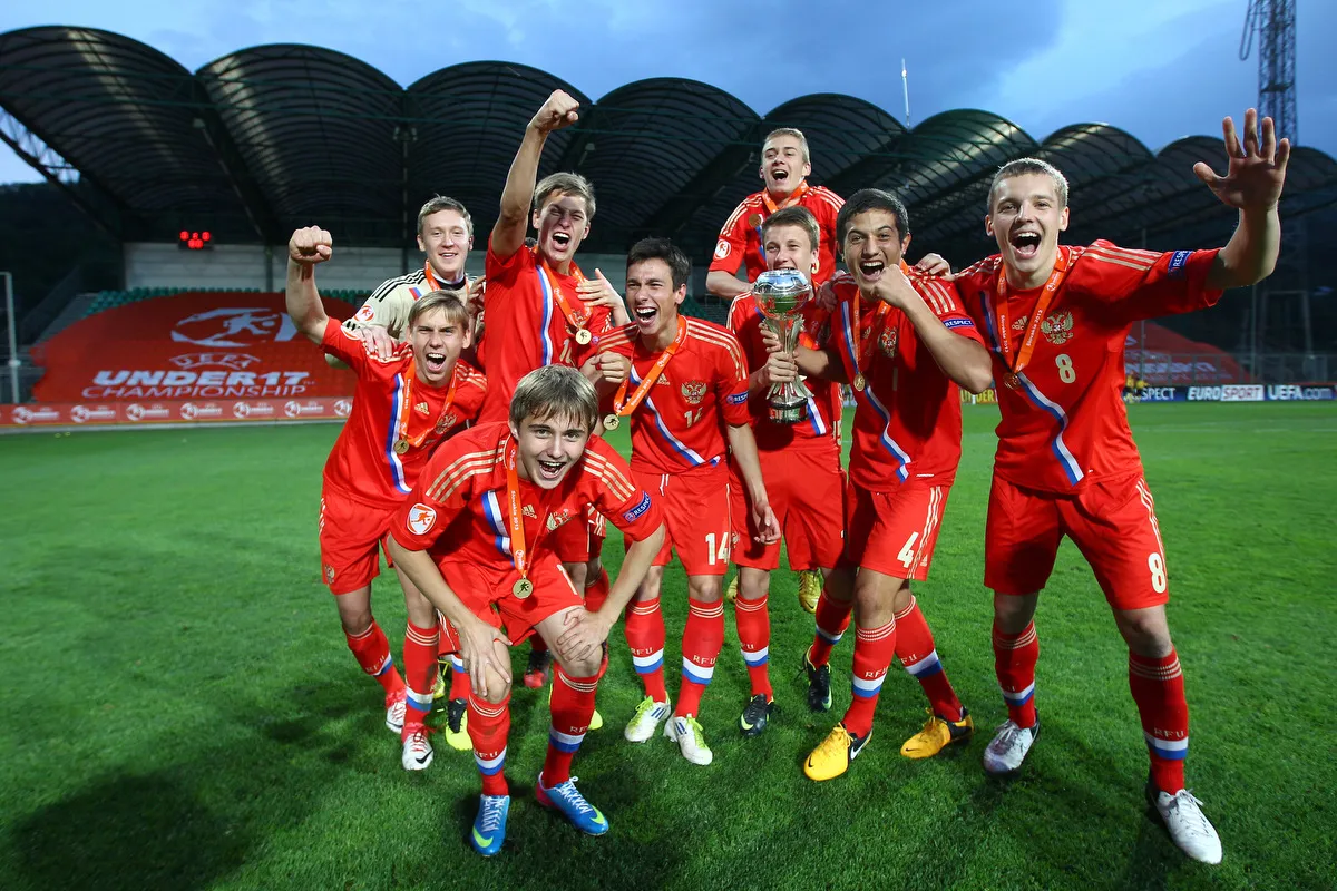 Джамалдин Ходжаниязов на Евро-2013 (с кубком). Фото: РФС