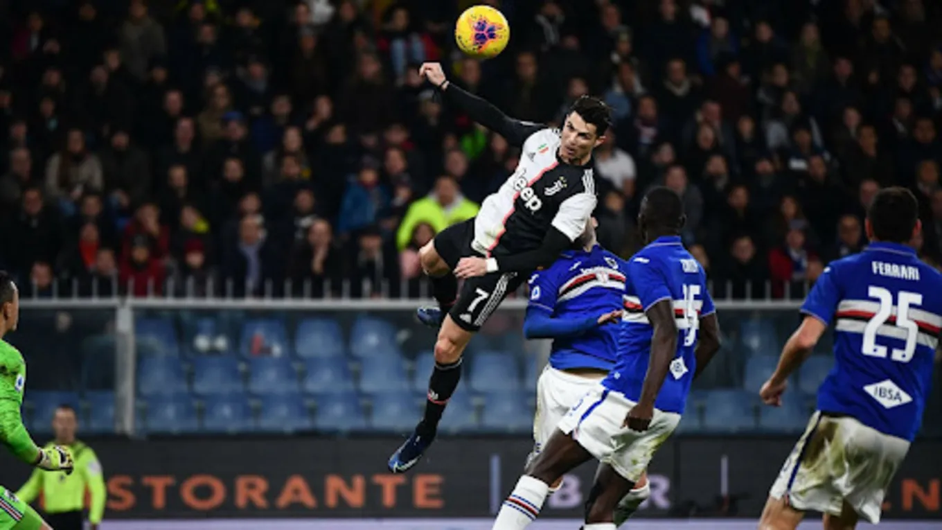 Удар головой в футболе