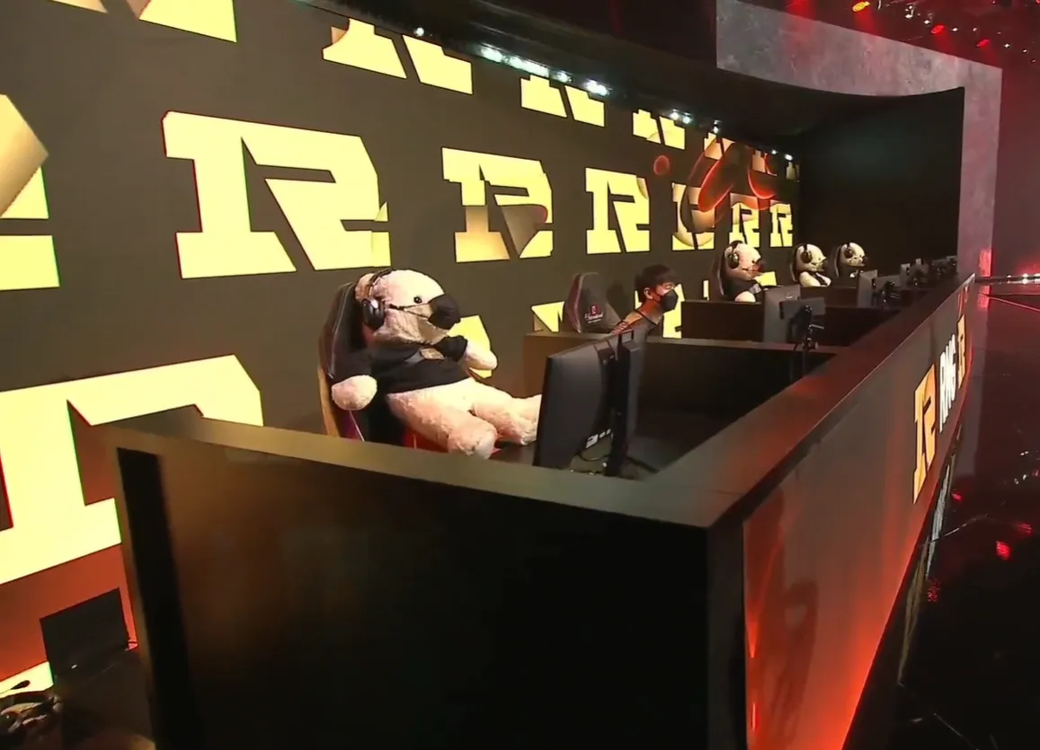 RNG на сцене TI11
