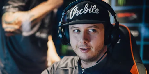 Maikelele с сарказмом о ESIC: скоро начнут банить игроков из-за консольного бага в 2012-2013 годах