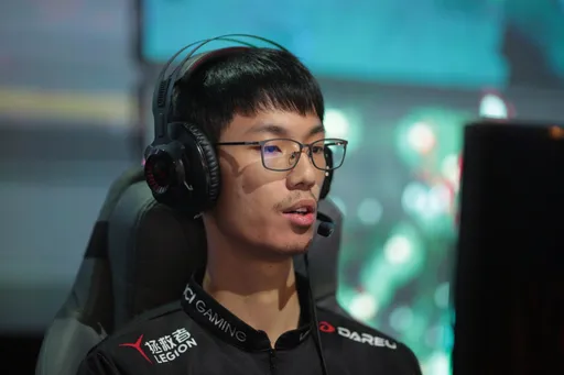 ELeVeN покинул состав Vici Gaming по Dota 2
