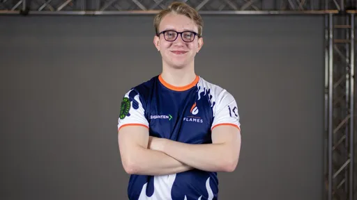 Игрок команды Heroic по CS:GO стримил в форме Fnatic