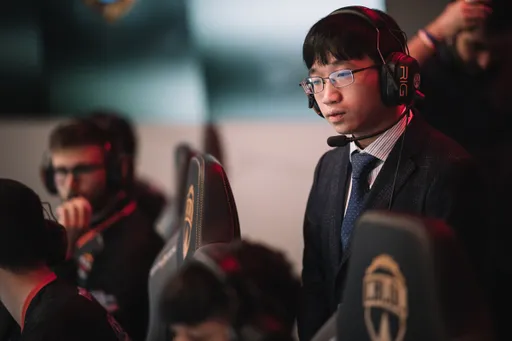 RNG выступят на Mid-Season Invitational 2021 без тренера