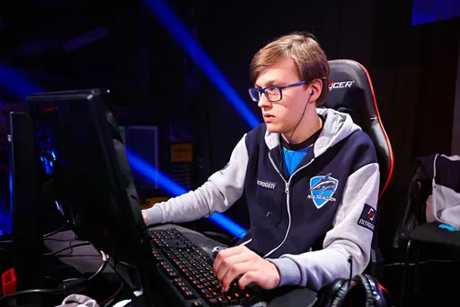 Winstrike проиграла Mind Games в первом матче на D2CL Season 7