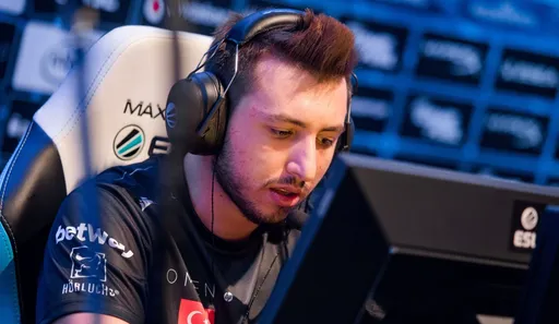 «Галатасарай» может подписать состав XANTARES и woxic