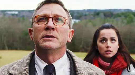 Netflix снимет ещё две части фильма «Достать ножи»