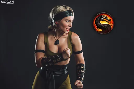 Косплей на Соню Блейд из Mortal Kombat 1
