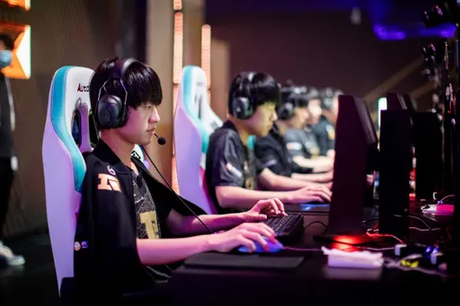 Royal Never Give Up победила FPX и стала чемпионом LPL Spring 2021