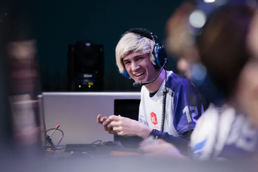 Стример xQc и экс-сотрудник Riot Games поспорили о сложности Dota 2 и League of Legends