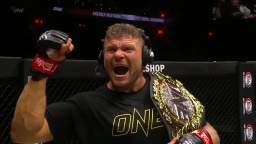 «Я не временный, я — настоящий чемпион». Анатолий Малыхин о победе в ONE FC, бонусе, Яне и Чимаеве