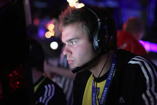 Ceh9: в 2018 году s1mple в соло мог закрывать, ему никто не нужен был, сейчас он так не закрывает