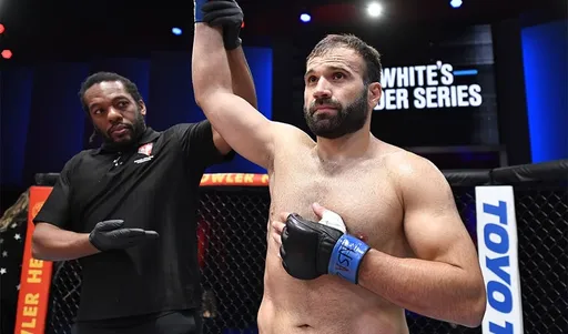«Я дрался с тяжами и не боюсь их». Мурзаканов — о дебюте в UFC, возрасте и самом тяжёлом поясе