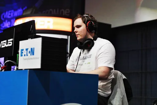 AdmiralBulldog забанили за читы в Among Us