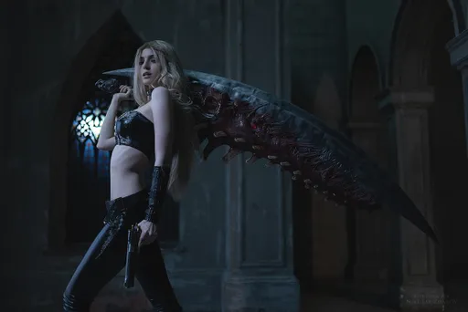 Косплей на Триш из Devil May Cry