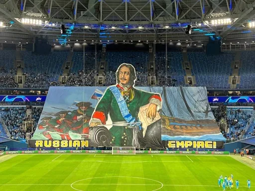 Фанаты «Зенита» устроили перфоманс с Петром I на матче против «Ювентуса»