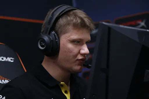 S1mple сразился с Buster в Clash Royale на стриме