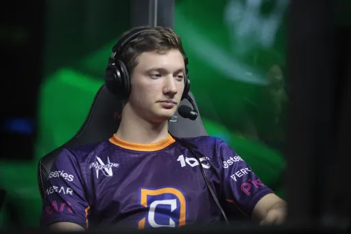 Resolut1on, n0tail и Kyle вошли в англоязычную студию освещения Dota 2 Invitational Series Dubai 2022