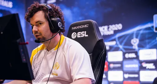 5TRYK#R: HUNDEN прикрыл Heroic и принял удар на себя