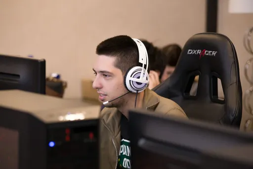W33 объявил о поиске новой команды — он готов занять почти любую роль