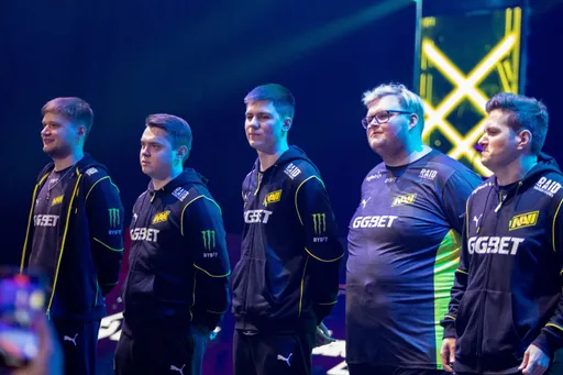 Игрок поставил 888 тысяч рублей на победу NaVi над G2 на PGL Major Stockholm 2021