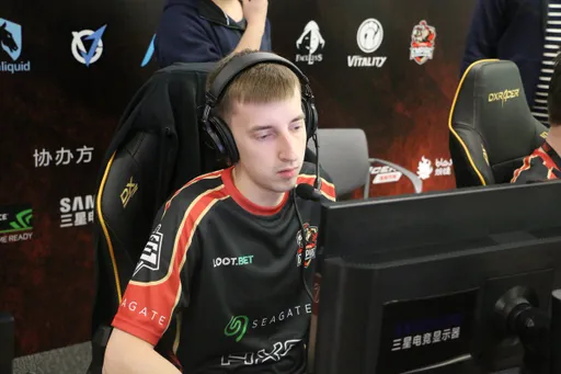Ghostik заболел COVID-19 во время Dota 2 Champions League 2021
