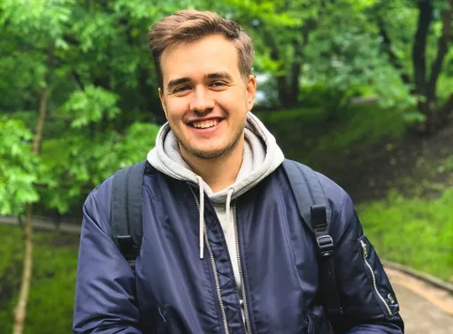 Olsior стал работать компьютерным мастером — кастер нашёл объявление со своей фотографией