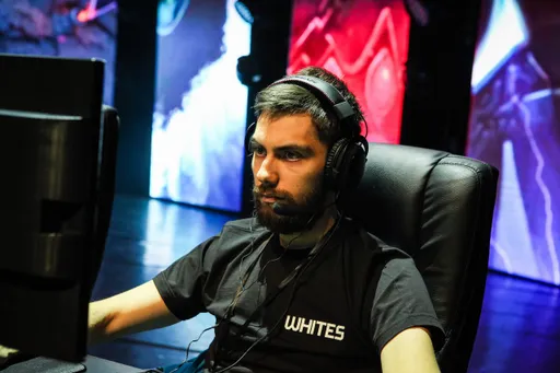 Ahilles проанализировал матч NaVi против Virtus.pro на DPC