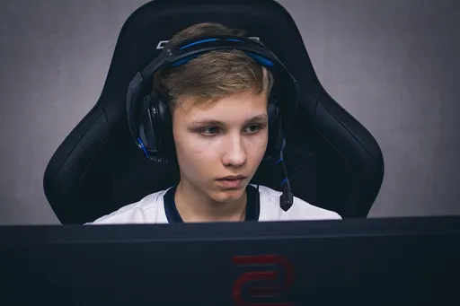 M0NESY попросил помощи у фанатов в придумывании стикера для CS:GO