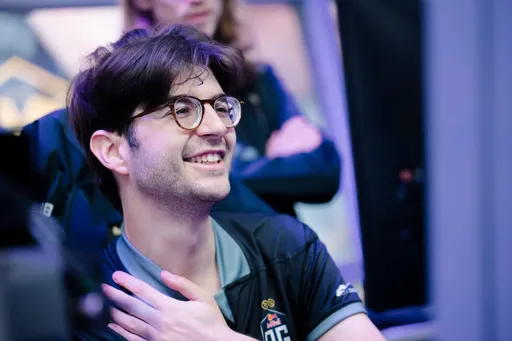 T1 разгромила EG, а OG разделила очки с BOOM на ESL One Stockholm 2022