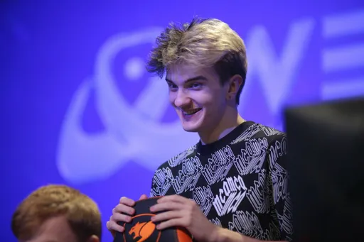ALOHADANCE пожаловался на старый баг в Dota 2 с нейтральными предметами