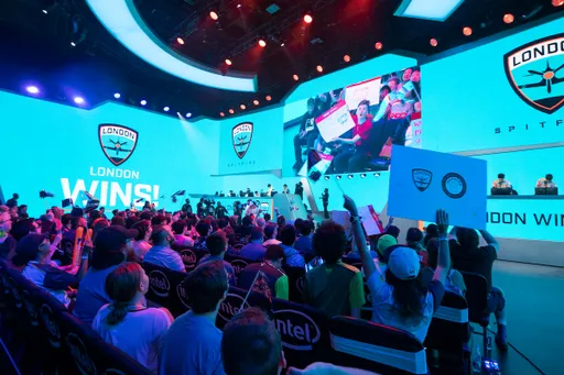 Про-игрока в Overwatch кикнули из состава после обвинений в обмене интимными фото с несовершеннолетней
