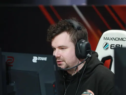 Astralis подтвердила информацию о работе c HUNDEN