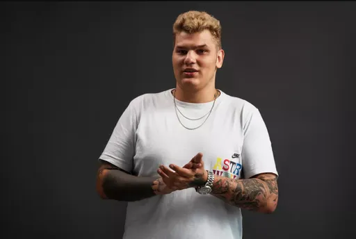 Iceberg: если не получится набрать форму, то пойду стримить как Stray228