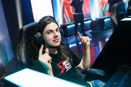 Бывшего киберспортсмена забанили на Twitch из-за санкций США