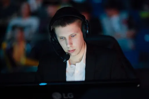4ce: для критики игроков нужен авторитет вроде Fng