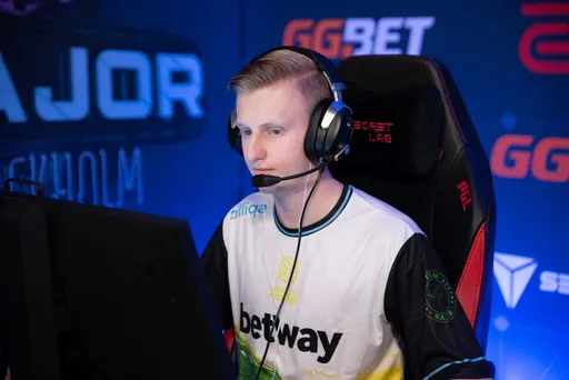 NiP исключила LNZ и phzy из молодёжного состава по CS:GO