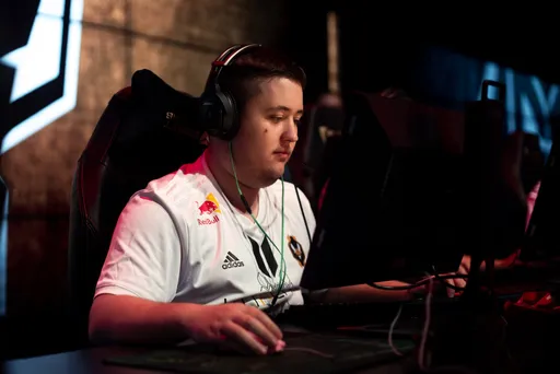 Рейтинг ZywOo против команд из топ-20 HLTV составляет меньше единицы