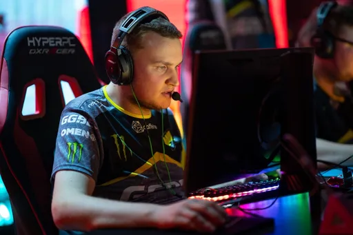 Flamie снова покинул официальный матч, хотя его тиммейт был ещё жив