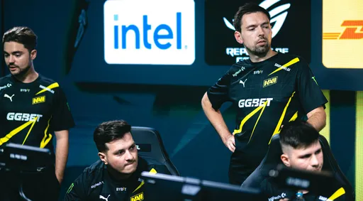Игроки NaVi столкнулись с лагами на EPL Season 16 — они вылетели из игры