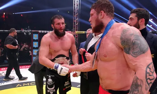 Два титульных боя, громкий реванш и боец-мем. Громкий турнир AMC Fight Nights 115