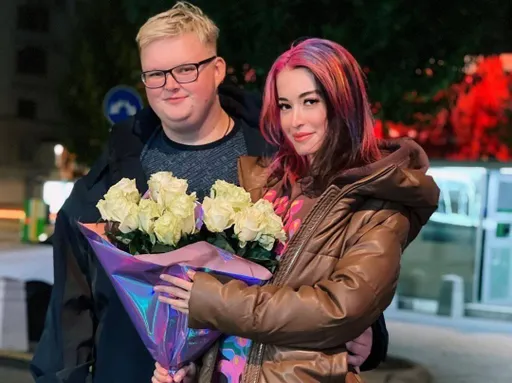 Жена Boombl4 опубликовала фото с триколором