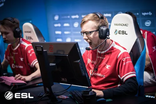 ChrisJ: если HObbit устраивал 322, забанят ли его посреди мейджора
