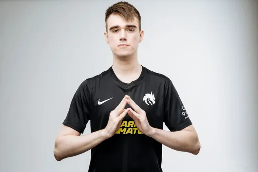 PARI: шансы Entity и Team Spirit равны в матче первого дня TI11