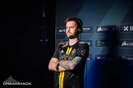 У NBK прямо во время раунда против Fnatic вырубило монитор