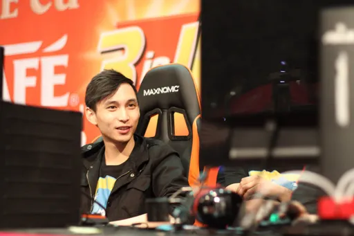 SingSing столкнулся с багом в Dota 2, который изменил значение таланта Bounty Hunter