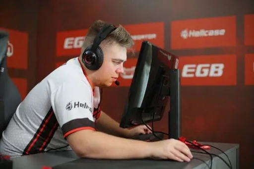 Bondik: s1mple хочет оставить somedieyoung в NaVi