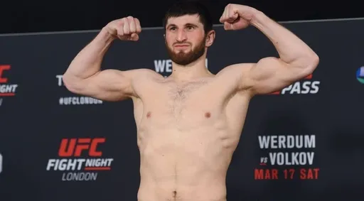 Обладатель самой длинной победной серии в полутяжелом весе UFC. Спортивная карьера Магомеда Анкалаева