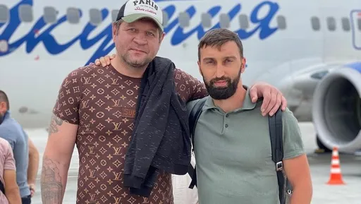 «На Емельяненко был, есть и будет спрос». Азамат Бостанов о бое Емельяненко — Сантос, подготовке и гонорарах